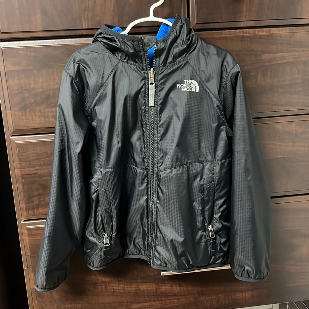 The North Face boys reversible hooded jacket size 6.